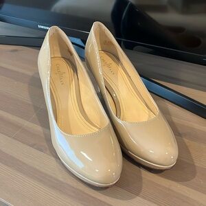 Cole Hassan Chelsea patent pump. Size 7.